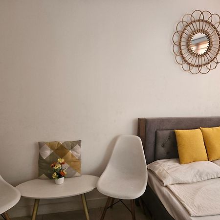 The Residences At Commonwealth By Century Properties Quezon City Extérieur photo
